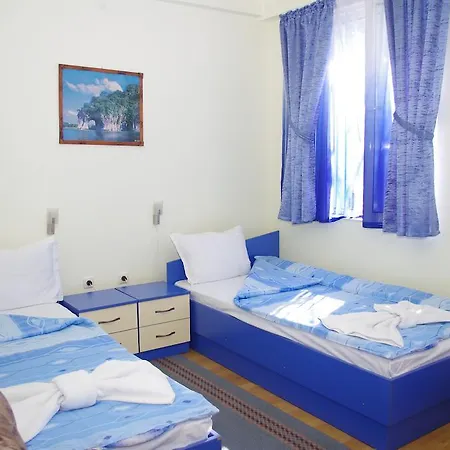 Ξενοδοχείο Edi 3*